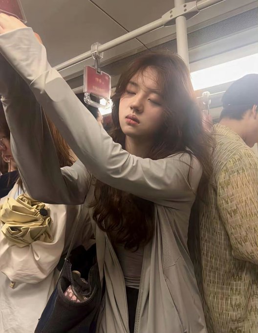 naiivememe's tweet photo. Your future wife working so hard just for you to retire her immediately https://t.co/8mlqoW8wzl