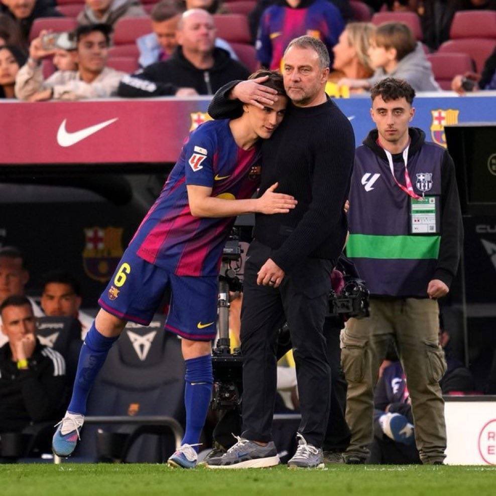 ActuFoot_'s tweet photo. 🚨 Gavi 🇪🇸 : « 𝗛𝗔𝗡𝗦𝗜 🇩🇪 𝗘𝗦𝗧 𝗖𝗢𝗠𝗠𝗘 𝗨𝗡 𝗣𝗘̀𝗥𝗘 𝗔𝗩𝗘𝗖 𝗠𝗢𝗜. 🥰

Je lui suis très reconnaissant car il a toujours eu confiance en moi malgré mes deux blessures. 

J'espère qu'il continuera ici pendant de nombreuses années encore… 💙❤️ »

🎙️ zone mixte https://t.co/8KV3MNJZ75