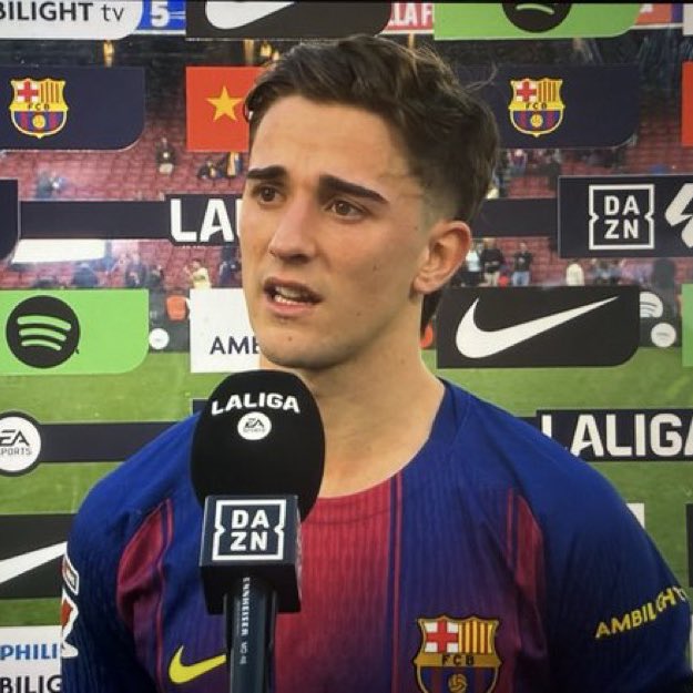 ActuFoot_'s tweet photo. 🚨 Gavi 🇪🇸 : « 𝗛𝗔𝗡𝗦𝗜 🇩🇪 𝗘𝗦𝗧 𝗖𝗢𝗠𝗠𝗘 𝗨𝗡 𝗣𝗘̀𝗥𝗘 𝗔𝗩𝗘𝗖 𝗠𝗢𝗜. 🥰

Je lui suis très reconnaissant car il a toujours eu confiance en moi malgré mes deux blessures. 

J'espère qu'il continuera ici pendant de nombreuses années encore… 💙❤️ »

🎙️ zone mixte https://t.co/8KV3MNJZ75