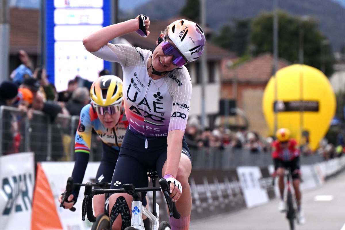 UAETeam_LIMAD's tweet photo. What a day in Lombardia for our Team 🤩 🇮🇹
Karlijn Swinkels takes her first WWT victory at Trofeo Binda following a great team collaboration 👏🏻🫶🏼
#TrBinda
#UAETeamADQ
#WeRideToInspire
#UnitedToBeStronger
📸 @GettySport https://t.co/uqbGKCqDWg