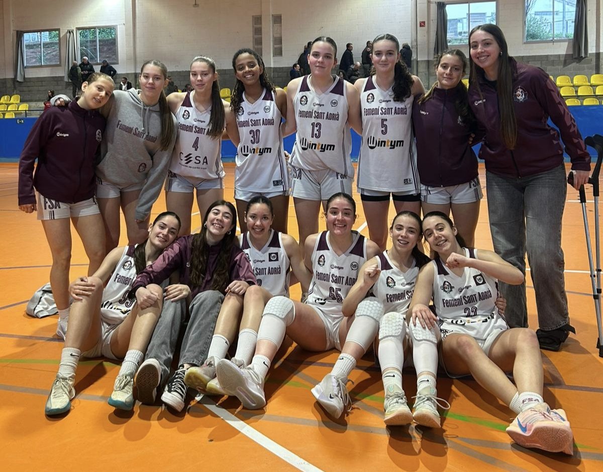 FemSantAdria's tweet photo. ▶️ 𝗙𝗜𝗡𝗔𝗟 𝗗𝗘 𝗣𝗔𝗥𝗧𝗜𝗧 ◀️
#𝗝𝗿𝗕𝗙𝗦𝗔

🏀C.C. JÚNIOR PREFERENT 1er ANY - 2a FASE - 05

C.B. SANTFELIUENC 7️⃣2️⃣ 🆚 #JrBFSA 7️⃣8️⃣

😤 ESPECTACULAR 2a fase noies! Ajustada i molt treballada aquesta victòria https://t.co/7eH80CU8I3