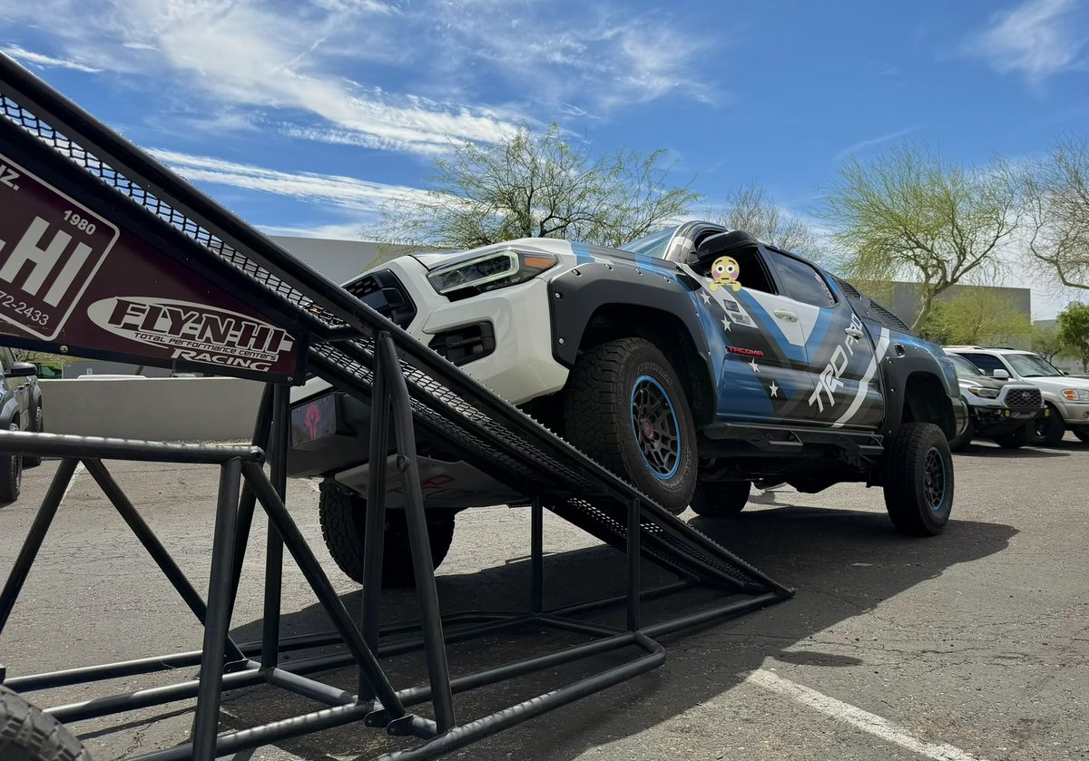 LunaHydreigon's tweet photo. Suspension test at the Wescott Designs party! ☺️ I need to upgrade the rear to get more height!
#Tacoma #Toyota #az #arizona #TRD #TRDPRO https://t.co/yUNB5ywcVK