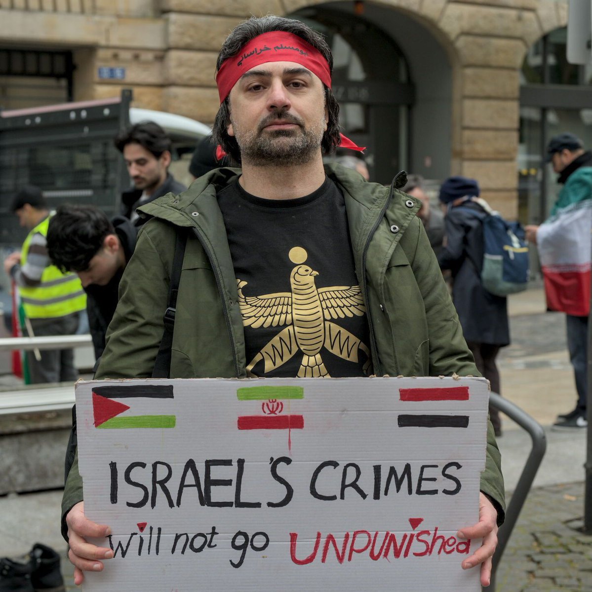 nutshellfotos's tweet photo. Gestern am 14.03. fand in #Frankfurt eine regimetreue, antizionistische Demo anlässlich des alljährlichen Al-Quds-Tags statt. Aufgrund wiederholter Verstöße gegen die Auflagen wurde die Demo vorzeitig von der Polizei beendet. #F1403 #Iran

Alle Bilder: https://t.co/ZpCyepBHky https://t.co/XZtiYkqN7q