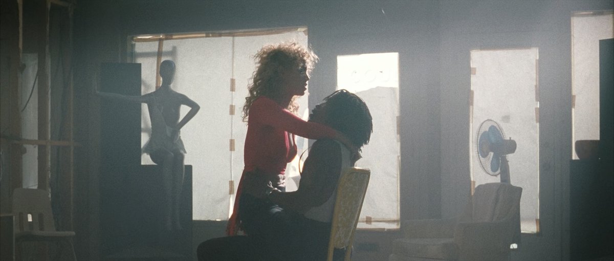 Replicante97's tweet photo. Showgirls (1995) | dir. Paul Verhoeven https://t.co/EnbNu6DHyZ