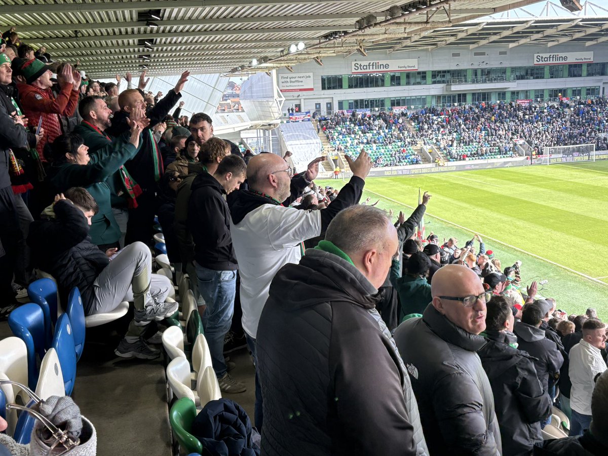 john_nufc42's tweet photo. Locked in ⚽️😎
#glentoranfc #glens #linfieldfc #blues
#belclassixo #irishfootball https://t.co/npaDlBnqDP