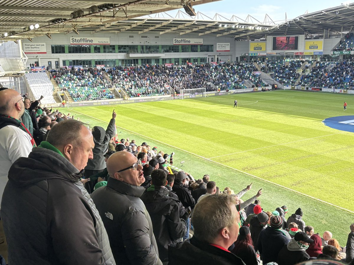 john_nufc42's tweet photo. Locked in ⚽️😎
#glentoranfc #glens #linfieldfc #blues
#belclassixo #irishfootball https://t.co/npaDlBnqDP