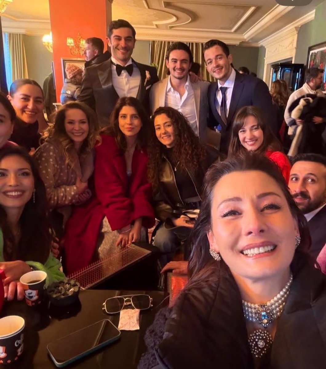 fotoğraflar bitmiyooo 
#ErsinArıcı 
#Sahtekarlar son set