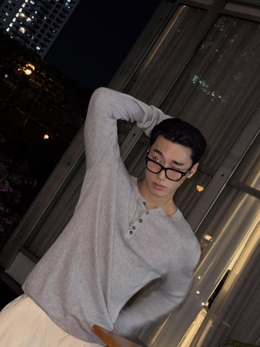SoftPudding_10's tweet photo. he looks so good😭 https://t.co/GxtLTy9cnG