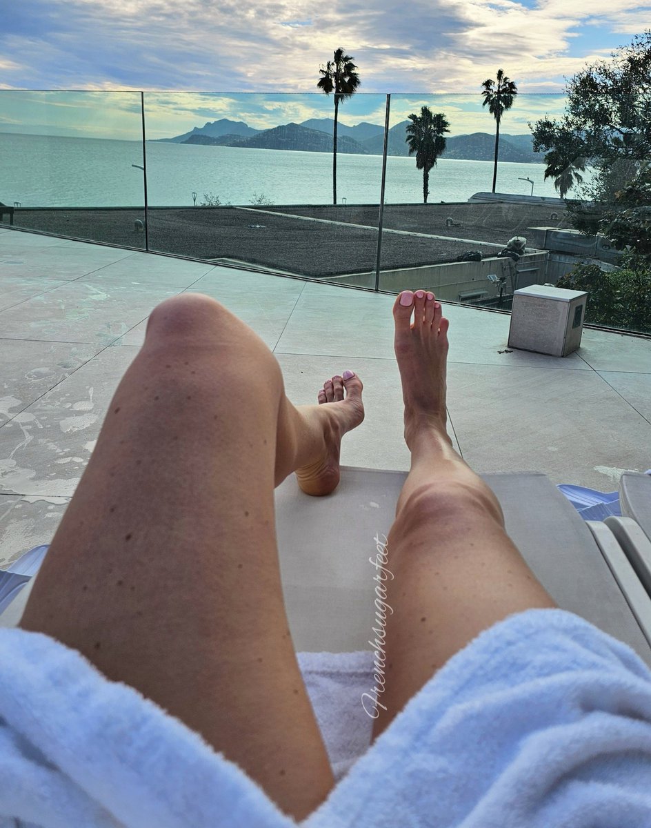 sugarfeetbyme's tweet photo. A bit cold out here but still feels amazing. https://t.co/VK8KrLSnqI