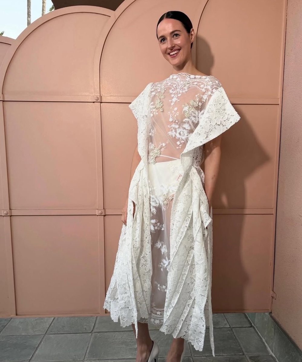 MIUCClAMUSE's tweet photo. i don’t think enough people are talking about how incredible renate reinsve’s looks have been throughout awards season https://t.co/s8zgbXZnvH