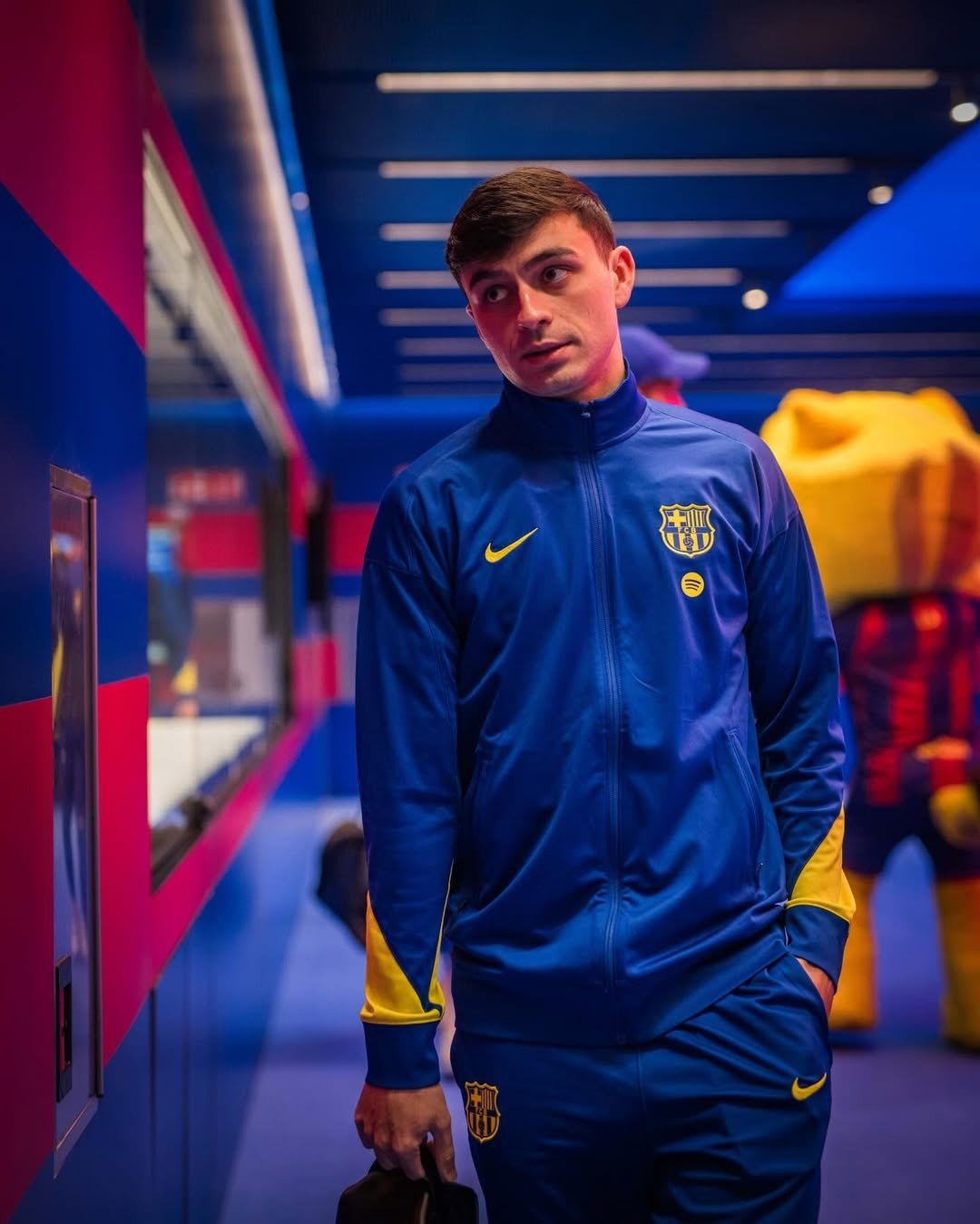 بيدري يصل لملعب مباراة برشلونة ضد إشبيلية 