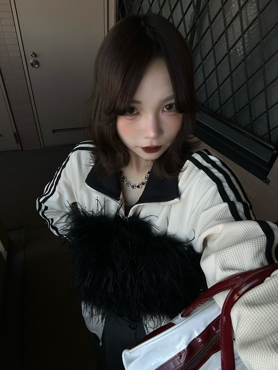Azumi_Moko's tweet photo. 土生ちゃんの所で買ったモケモケベスト
可愛すぎ⋆⑅.♥

 @habuagoodtime 
 #CLOSESSOLY https://t.co/Jb525WD6Us