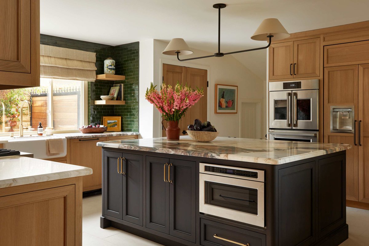 DustinMPeyser's tweet image. Waterfall Kitchen Islands Are Officially Out: Here’s What Designers Say Will Replace Them dlvr.it/TRVmbw 👉 Reveal Your ROI bit.ly/MyHomeAI 👈 #KitchenDesign #HomeTrends #InteriorDesign #HomeDecor #FurnitureDesign