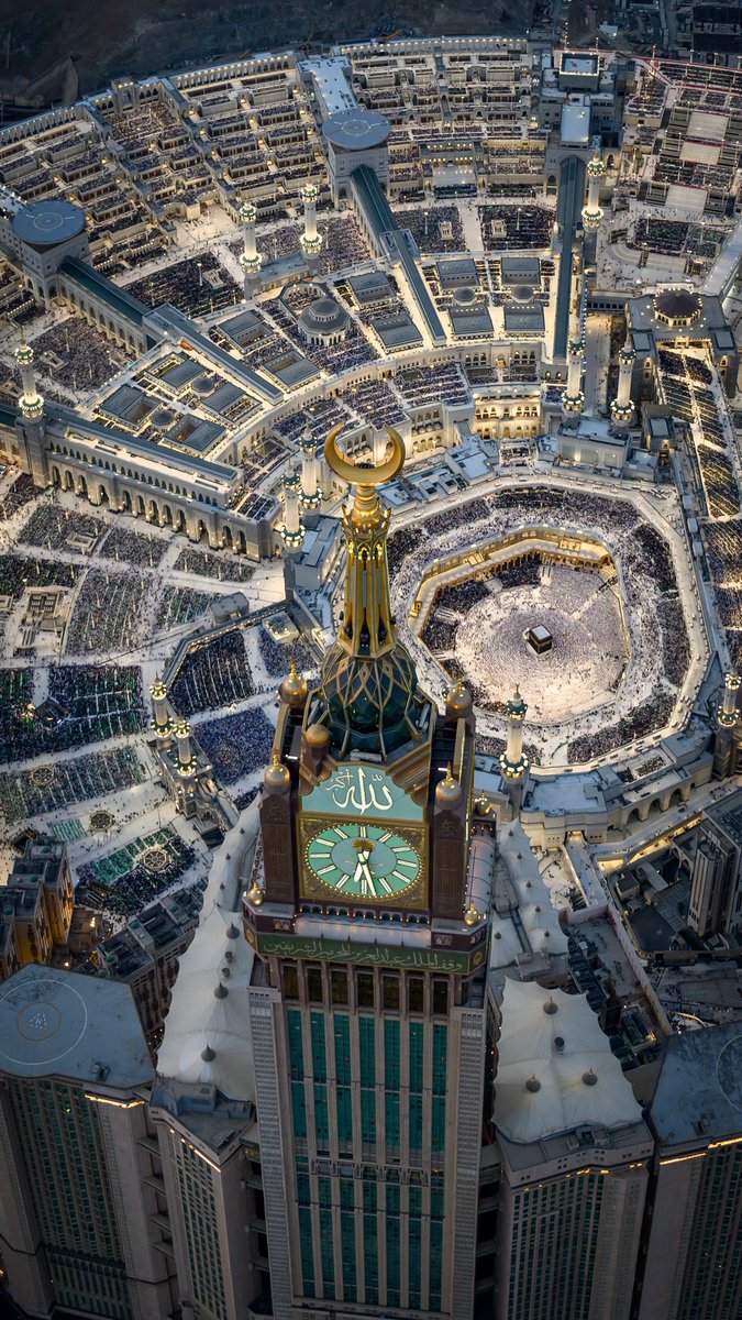 {إِنَّمَا يَعْمُرُ مَسَاجِدَ اللَّهِ مَنْ آمَنَ بِاللَّهِ}.

- مكة المكرمة.