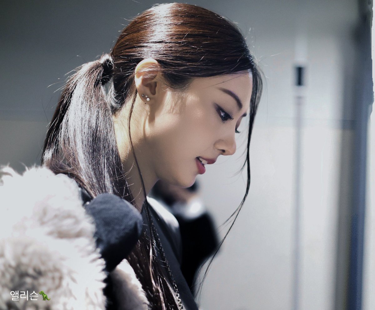 HER SIDE PROFILE… WOW