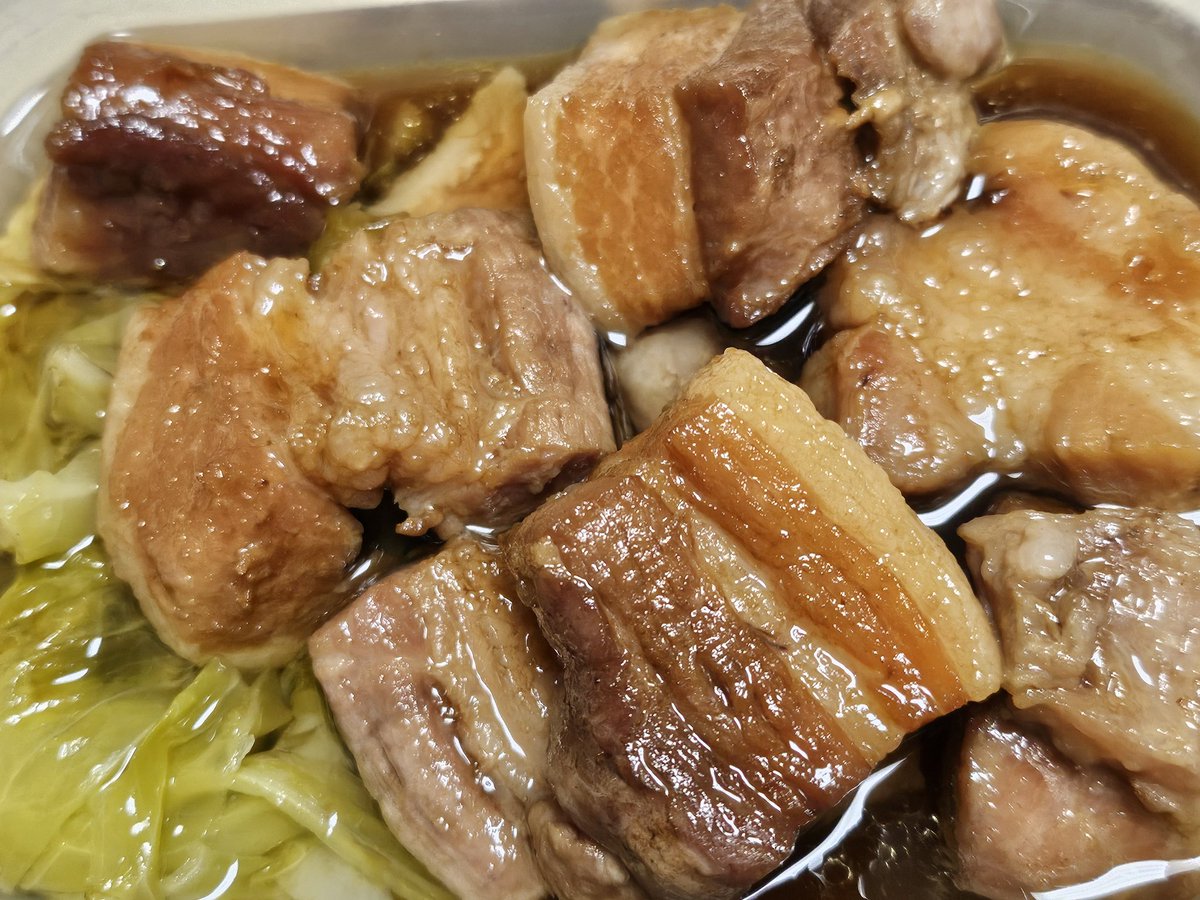 お久しぶりです
元気です
これは炊飯器で作った角煮が上手くできて興奮し、すごく近くで撮った角煮です