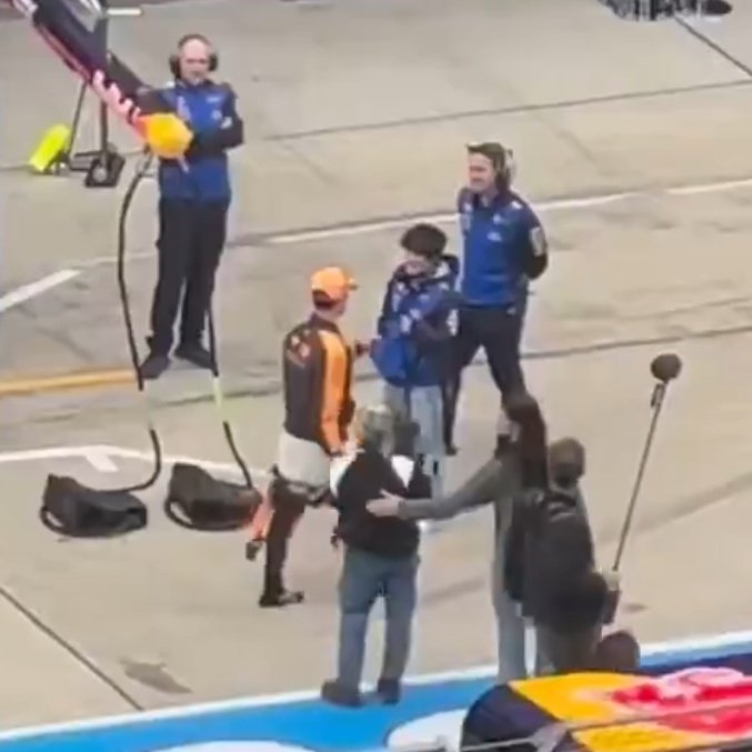 ale 🍁アレ tweet media