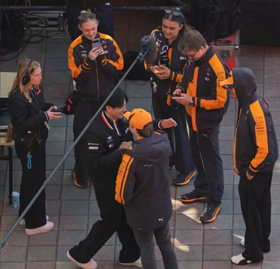 ale 🍁アレ tweet media