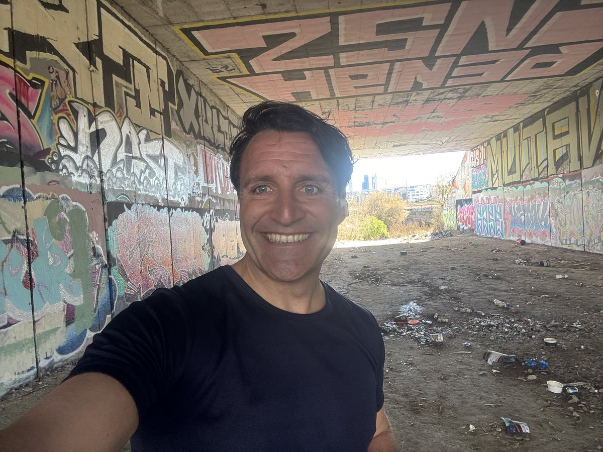 RodriguezNeira's tweet photo. Sudando un poco antes de defender el fuerte esta noche.

Cuando anochece los lobos salen a cazar, pero tendremos preparada una bonita habitación de cama dura para la ocasión. 

#FelizDomingo https://t.co/ENo6dnf5iG