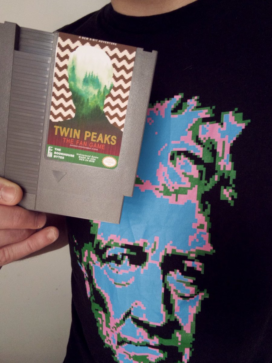 BookhouseBytes's tweet photo. Physical media! 👍 

Twin Peaks: the 8-bit fan game… for the NES! 
⛰️🌲☕️🍩🦉

#TwinPeaks #NES #FanGame #8bit #nesdev https://t.co/NkBmLLjYbn