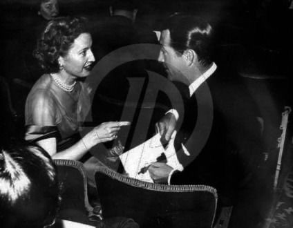 stanwyckarchive's tweet photo. Barbara with Robert Taylor and Edith Head at the 21st Academy Awards. 

Barbara was nominated for best actress for her performance as Leona Stevenson in Sorry, Wrong Number (1948). It would be the last of four nominations she received. (1/2) https://t.co/ulmLiPZ3uS