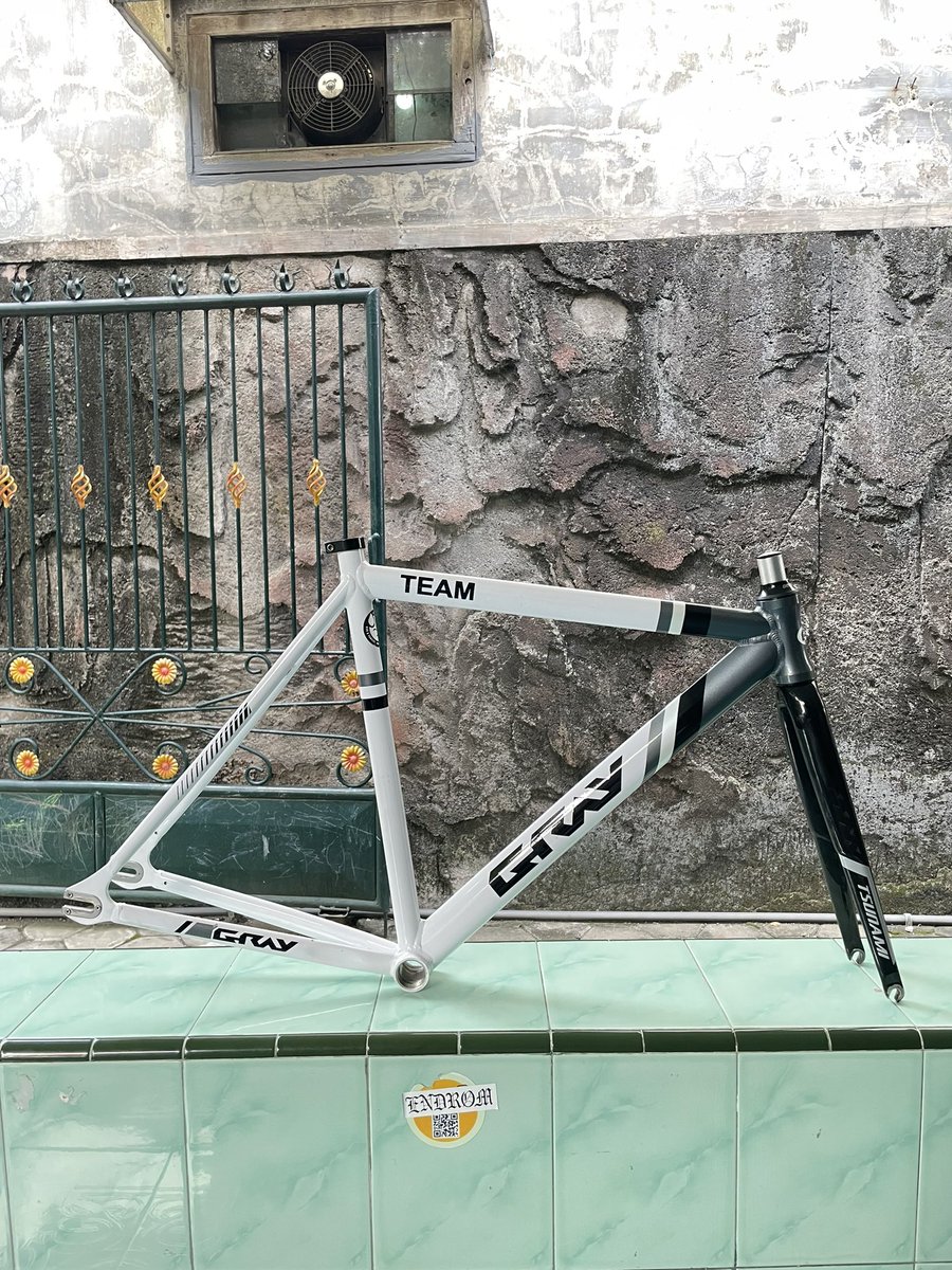 i hate monday tweet media