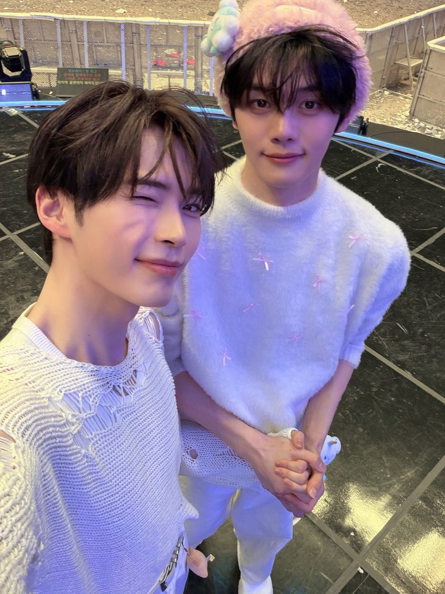 한빈 인스타 게시글에 규빈이~