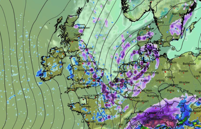 DailyMirror's tweet image. Brits face 'Beast from the East' as snow buries major cities in -4C freeze #UKsnow #UKweather
mirror.co.uk/news/uk-news/u…