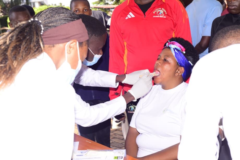 muhazidc's tweet photo. Today in @RwamaganaDistr , we celebrated #WorldoralHealthWeek through community engagement. After the District Mass Sport, our CEO educated residents on oral hygiene, followed by free oral health screening. This initiative was conducted in peternship with @rdsarwanda
#RwOT https://t.co/tVNMhmysp9