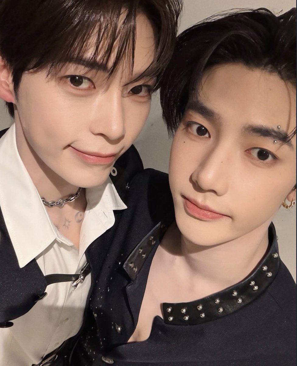 twinkneul's tweet photo. haobin’s first and last selcas together as zb1 💔 https://t.co/O82AD8Gq1h