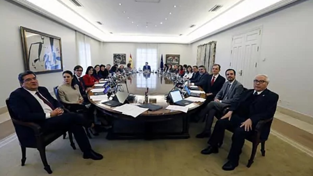 Hace 6 años nos encerraron, nos vigilaron, nos enfrentaron entre vecinos y nos culparon de todo. Mientras millones de españoles arruinaban su vida, otros hacían negocio con mascarillas y comisiones.
El mayor abuso de poder de nuestra democracia.
Y nadie ha pagado por ello. El