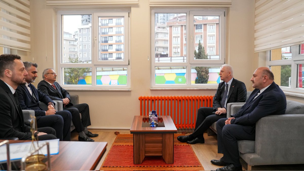 TC_istanbul's tweet photo. Valimiz Davut Gül, Kartal ziyareti kapsamında ilçede yapılması planlanan okul arazisinde ve yapımı devam camii inşaatında incelemelerde bulundu. 

Yürütülen çalışmalar hakkında yetkililerden bilgi alan Vali Gül'e, Kartal Kaymakamı Edip Çakıcı eşlik etti. 

@gul_davut

📍Kartal https://t.co/IyVESqb6Aj