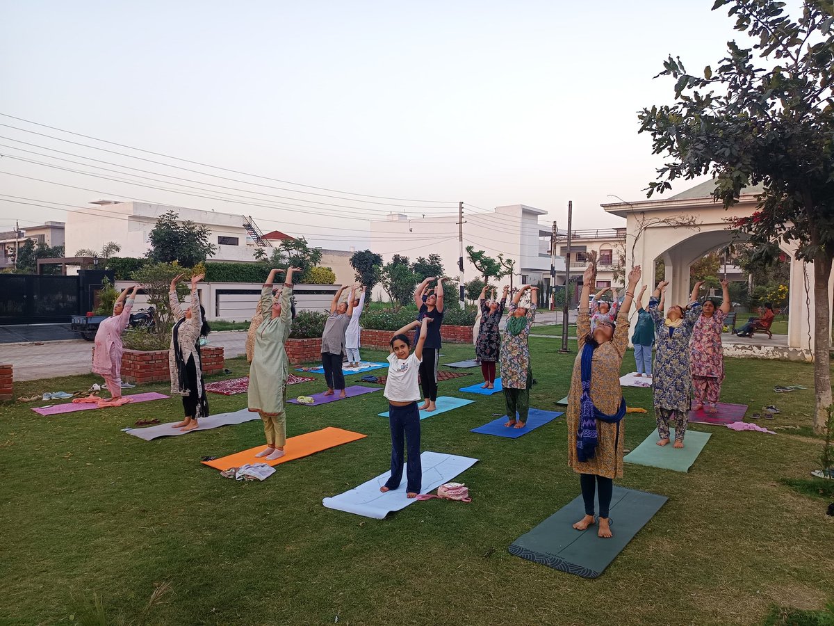 lomes_deepak's tweet photo. Punjab में yoga को जन-जन tak पहुँचाने वाली प्रेरक पहल CM Di Yogshala के ��िए @BhagwantMann ji और @ArvindKejriwal ji का हार्दिक धन्यवाद।
#CMDiYogshala https://t.co/dr4QDvGCkT
