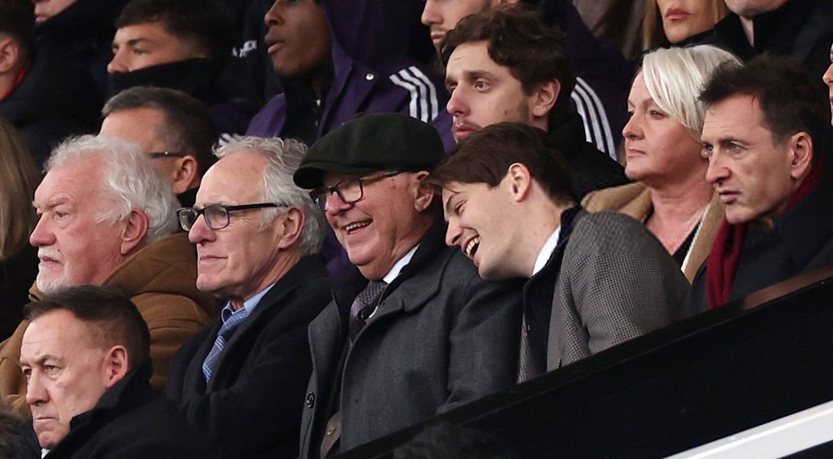 Sir Alex is in the stands. ❤️