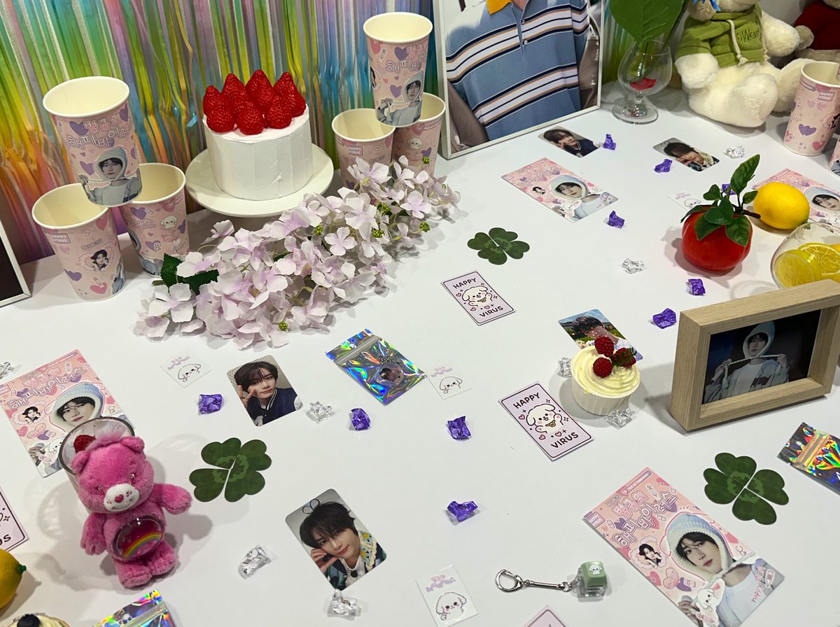 🧸<a href="/TXT_S2_0304/">2026 서울 & 부산 범규 생카</a>
#범규의_해피바이러스
럭드 1등 담요가 범규가 아닌 TXT담요..홀로그램 포카 수집 중에 진짜 딱 두개만 더 해야지 하고 뽑은것중 하나가 카드..남은 하나가 빨간색이여서 어 이건뭐지 하고 보는데 아니? 별이 붙어져 있네??!?1등이요?홀리몰리 그렇게 처음으로 또 토이카메라를 겟 성공