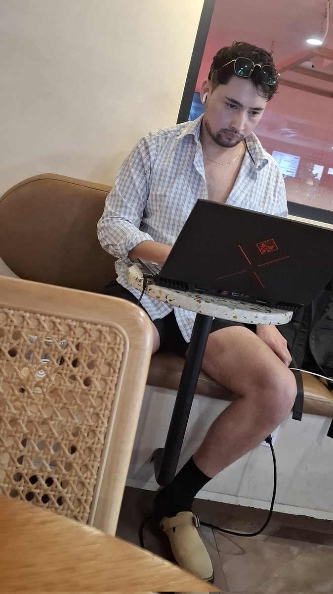 Ch1c0sD3L4C4ll3's tweet photo. Me dijeron que los hombres de Mexicali eran guapos, yo los veo mas sabrosos qué guapos. #ChicoDLCafe #GuyAtWork #ChicoDLCalle #StreetGuy #RealGuy #Paparazzi desde #Mexicali #BajaCalifornia #México https://t.co/f9Q9Md5maj
