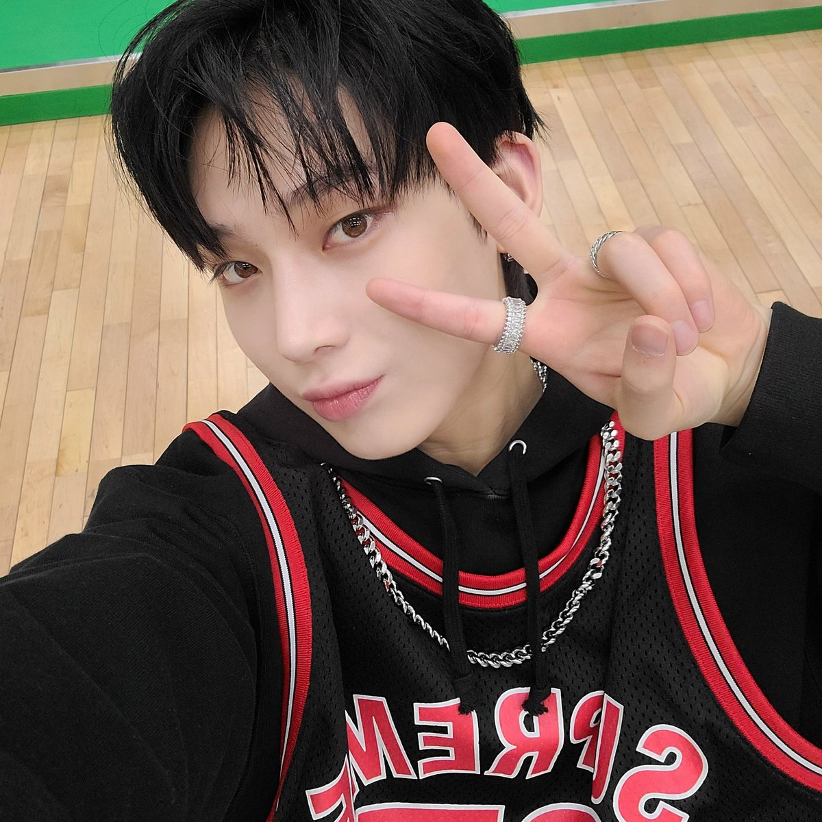 yearlyenhypen's tweet photo. sunoo via twitter 4 years ago today with "🏀 ⛹️♂️ 🏀 ⛹️♂️
#SUNOO #SunooSelcaCollection #IEnjoyed #ThePerformance #Today #Goodnight "(20th march 2022)
trans:enhypenupdates https://t.co/H7aQPIIQsb