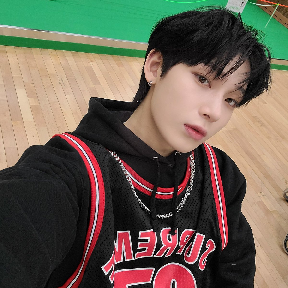 yearlyenhypen's tweet photo. sunoo via twitter 4 years ago today with "🏀 ⛹️♂️ 🏀 ⛹️♂️
#SUNOO #SunooSelcaCollection #IEnjoyed #ThePerformance #Today #Goodnight "(20th march 2022)
trans:enhypenupdates https://t.co/H7aQPIIQsb