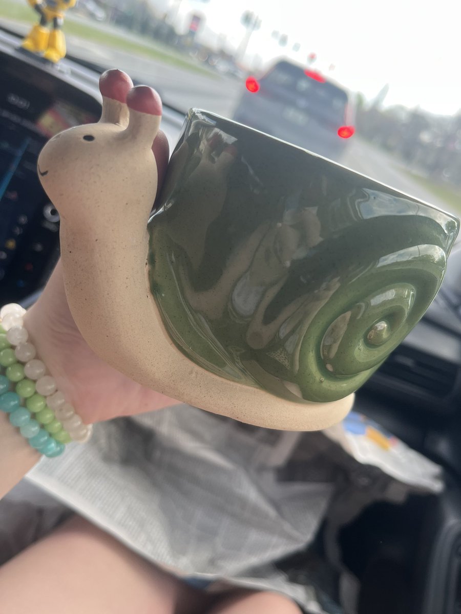 seallyguyz's tweet photo. Guys i found the most whimsical snail cup at the thrift store 2day i love him!! https://t.co/ex2CThXu38