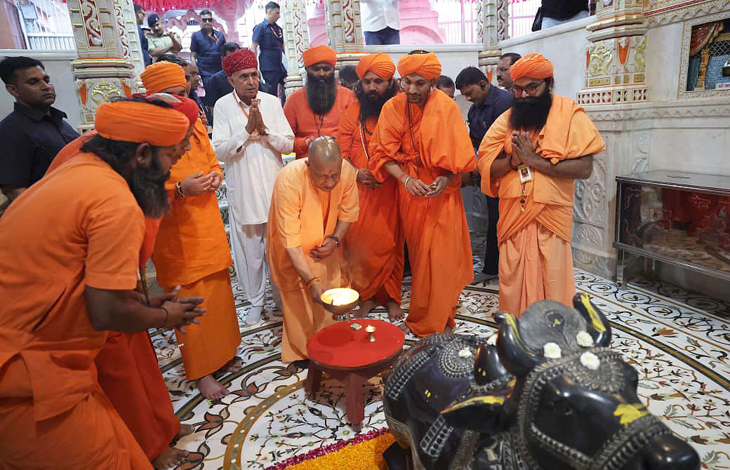 GorakhnathMndr's tweet photo. गोरक्षपीठाधीश्वर, महंत श्री @myogiadityanath जी महाराज ने आज जालौर स्थित सिरे मन्दिर में भगवान शिव की विधि-विधान से आराधना कर लोक-मंगल की कामना की। https://t.co/h904VcexFW