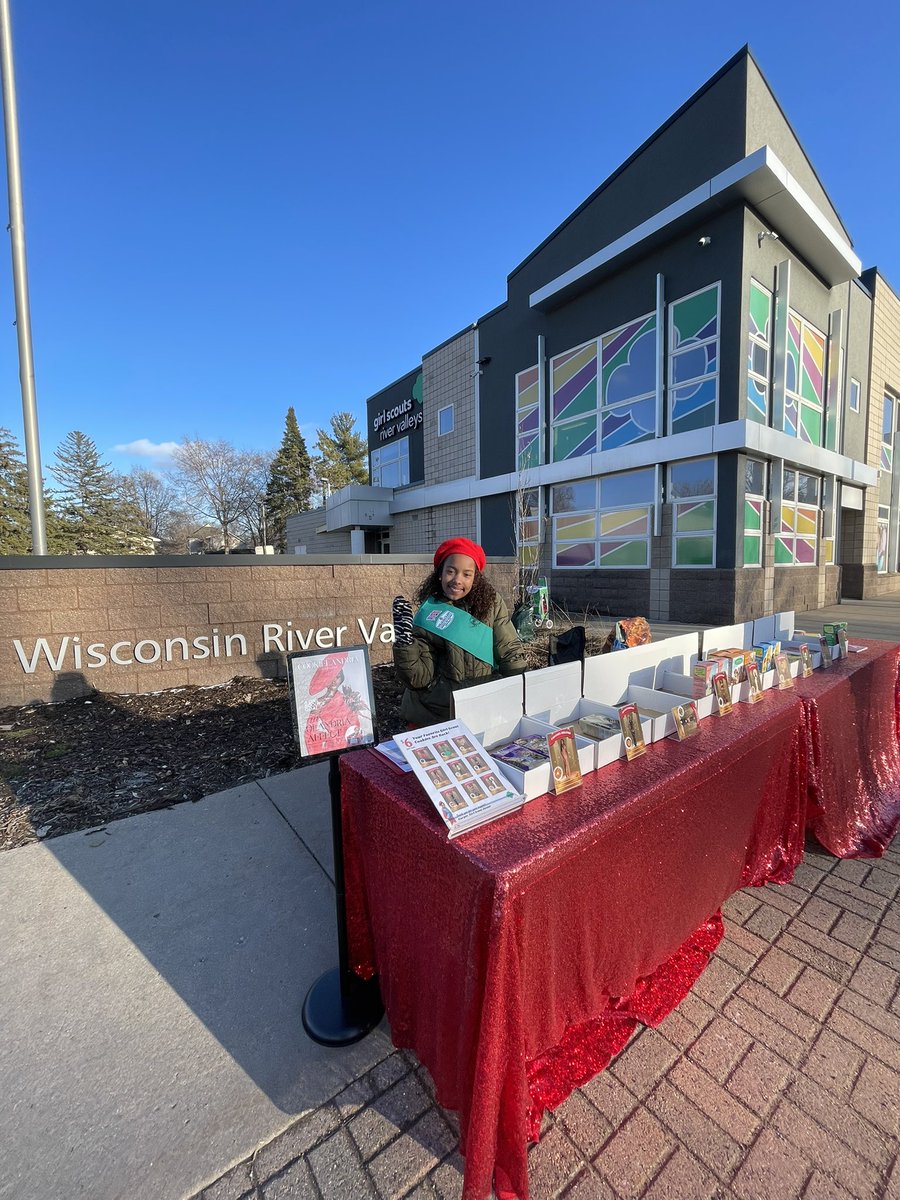 Lharperhunter's tweet photo. @LashaeAsh We will bring the Girl Scout Cookies! 🍪❤️ COOKIELANDRIA HQ 🍪❤️ https://t.co/ZZWBiM0eUI