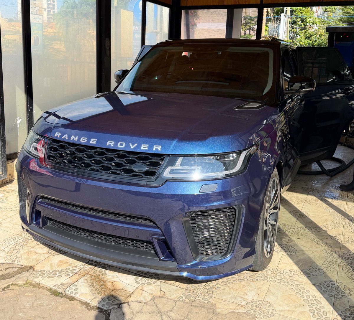 Please make sure you own at least one Range Rover in your lifetime… yes, it may punish you somedays… but it’s one of the best and most comfortable cars you will ever drive. You can’t convince me other wise.