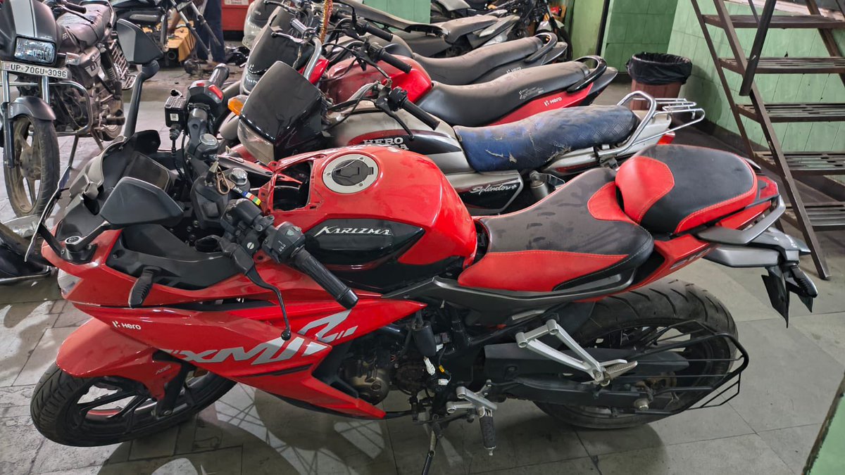 S1dyadav's tweet photo. @OnlyHeroines @HeroMotoCorp @jagograhakjago @cyberpolice_up @Uppolice @igrangealld @CommissionerPrg @prayagraj_pol Bought a Hero Karizma XMR (UP70GX4751) on loan, but owning it has become a complete nightmare! https://t.co/yXylK15DIp