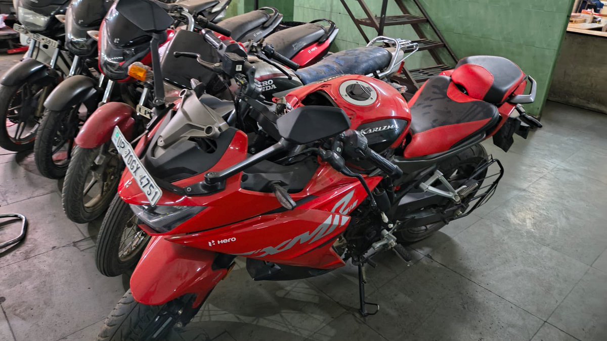 S1dyadav's tweet photo. @OnlyHeroines @HeroMotoCorp @jagograhakjago @cyberpolice_up @Uppolice @igrangealld @CommissionerPrg @prayagraj_pol Bought a Hero Karizma XMR (UP70GX4751) on loan, but owning it has become a complete nightmare! https://t.co/yXylK15DIp