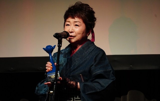 Luffy's VA (71 y/o) joked today, “I’ve now become old. I’m happy to be playing a role that suits me perfectly. I don’t think I’ll live as long as Nozawa (Goku VA: 89y/o), but I’ll do my best for another 10 years or so.” She will also continue as Luffy in remake by WIT Studio.🧡