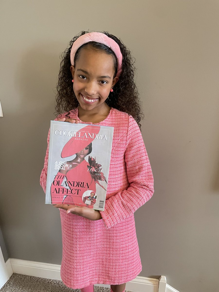 Lharperhunter's tweet photo. @Cosmopolitan @LashaeAsh COOKIELANDRIA CEO (Cute Executive Officer) hard at work @Cosmopolitan @LashaeAsh https://t.co/leLBUK3rP5