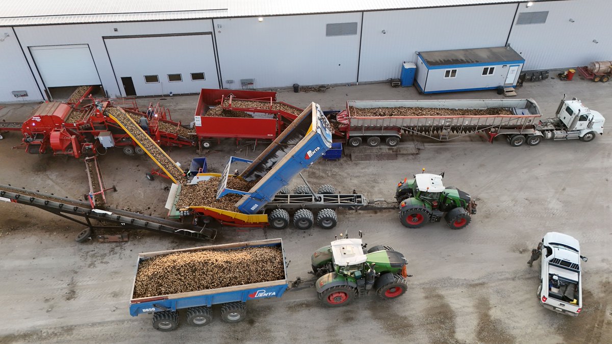 AlbertaAg's tweet image. It’s #CanadianAgriculturalSafetyWeek! Remember, safety on the farm is important every day of the year.  

Follow along this week as we share a different themed safety tip each day!  

#abag #farmsafetyeveryday