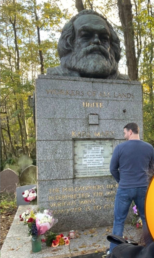 É possível visitar durante a viagem o túmulo de Karl Marx, mas com uma condição: pagar 4 libras – ou cerca de R$23, de acordo com o Wall Street Journal.