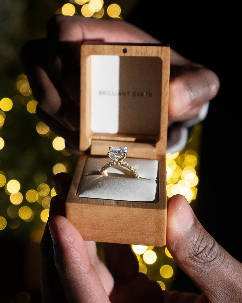 BrilliantEarth's tweet photo. When the proposal feels like a movie. Congrats to @a1dowell and @taymullins_ on your engagement.

📷: @kissmeinparis

Design your own Ellora ring. 
https://t.co/XdZ1bOqxmA https://t.co/cDBxHdfhMd