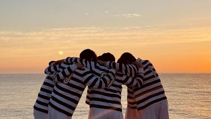 ଘ sevEN tweet media